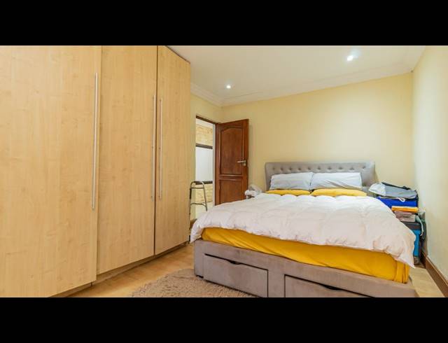 5 BEDROOM HOUSE FOR SALE IN MAHUBE VALLEY